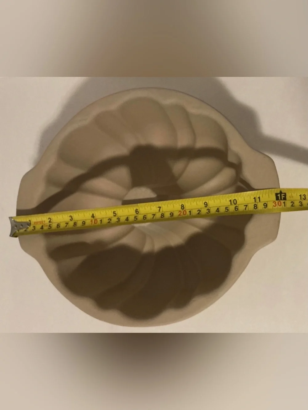 Pampered Chef Family Heritage Stoneware Fluted Bundt Cake Pan Stone Bakeware 10
